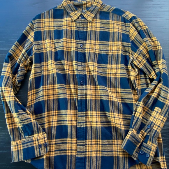Uniqlo Plaid Long Sleeve Flannel Shirt size L. Measurements in the photos. - Picture 1 of 4
